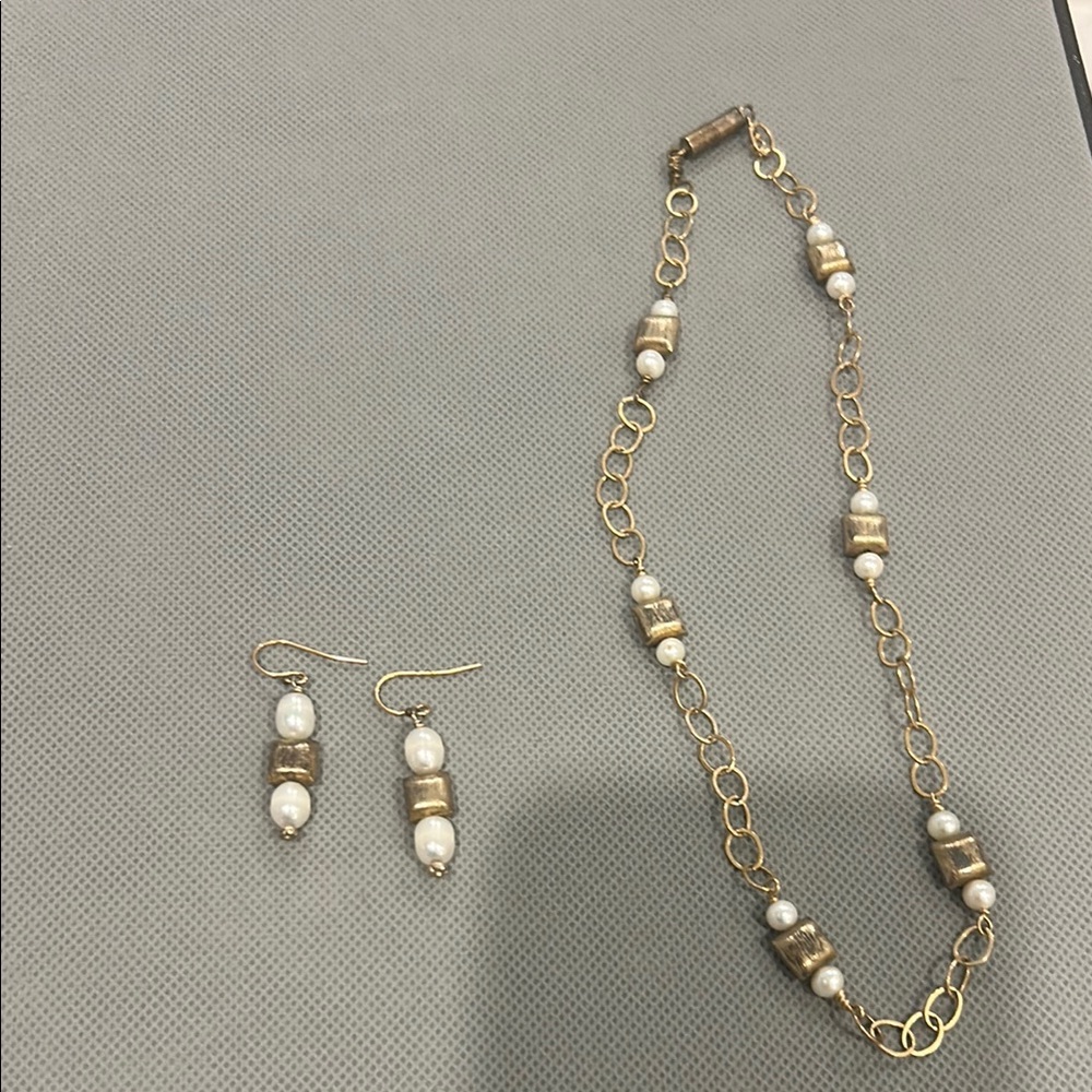 Elegant Gold and White Jewelry Set